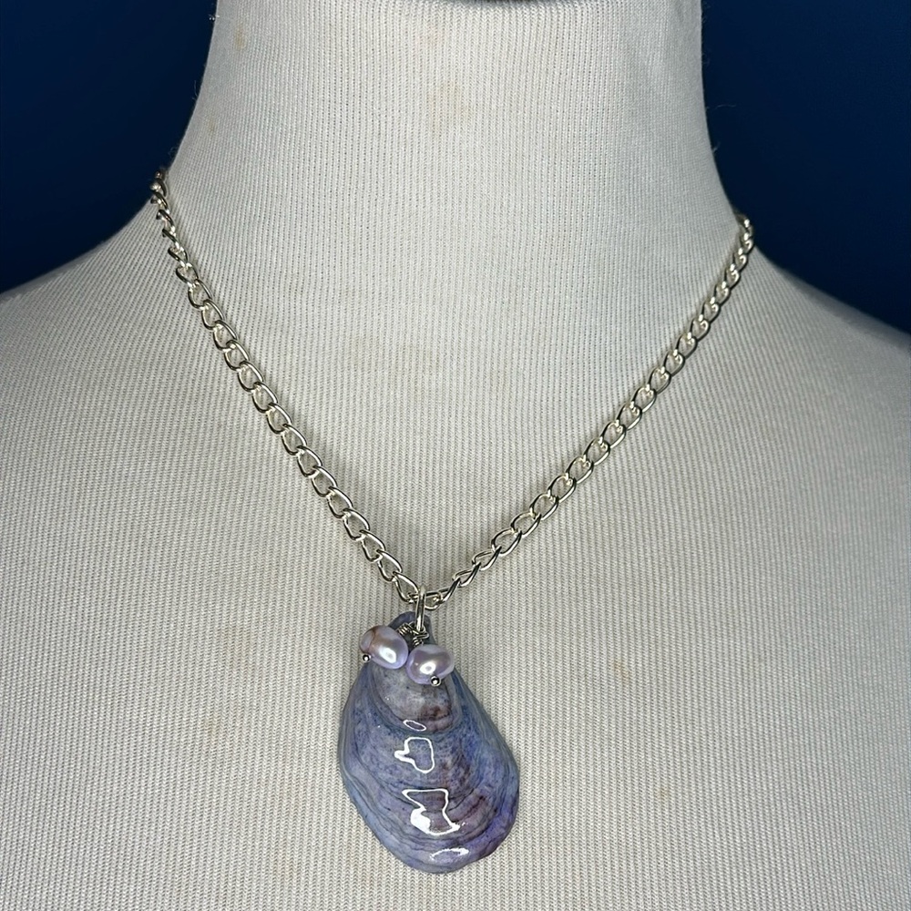 Dyed oyster shell necklace   #3 - Picture 3 of 8